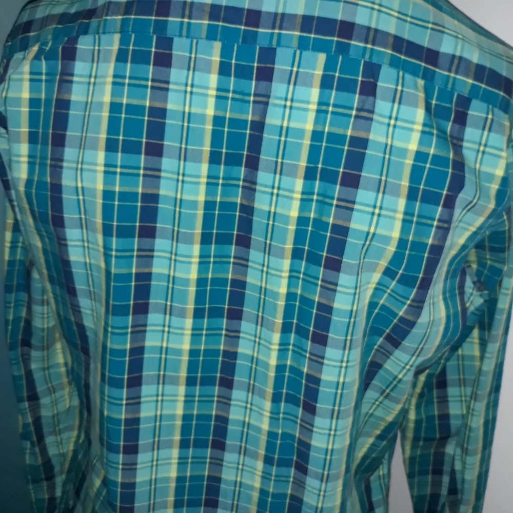 Banana Republic mens green and blue cotton plaid shirt. Small